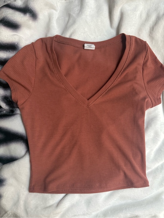 Tilly's Tops - Tilly's Ribbed V-Neck Short Sleeve Top - Rust Brown